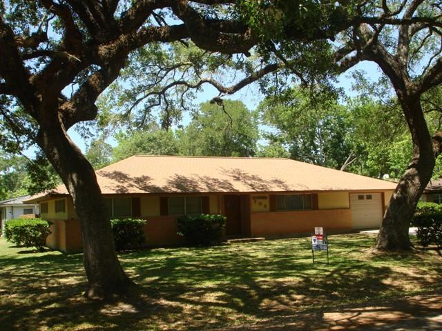 703 Ellis St, Sweeny, TX 77480 photo 1