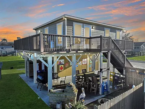 1322 Bahama Ln, Port Bolivar, TX 77650