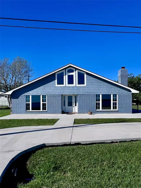 1809 E Bayshore Drive Dr, Palacios, TX 77465