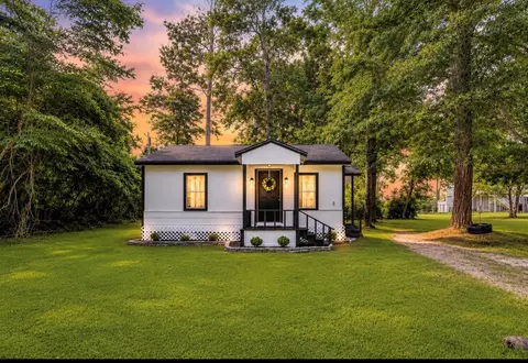 520 Lakeshore Dr, Cleveland, TX 77327