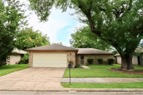 10339 Gulfstream Ln, Sugar Land, TX 77498