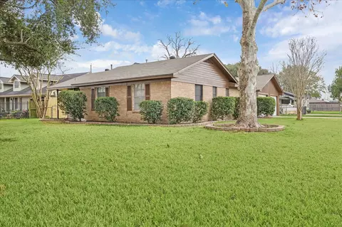 431 Hummingbird Ln, Houston, TX 77060