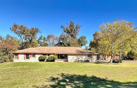 300 Holly Dr, Baytown, TX 77520