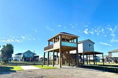 104 N Mae Cir, Crystal Beach, TX 77650