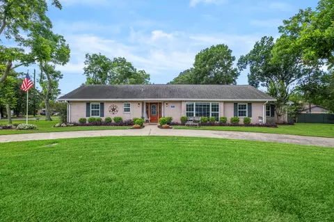 5707 Guyler St, Wallis, TX 77485