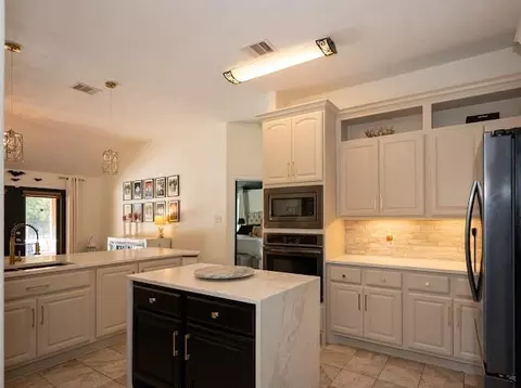 Kitchen - 1114 Wagon Rd, Wallis, TX 77485 photo 3 of 5
