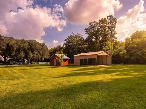 Exterior - 1114 Wagon Rd, Wallis, TX 77485 photo 5 of 18