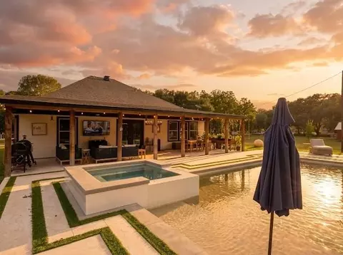Exterior - 1114 Wagon Rd, Wallis, TX 77485 photo 3 of 18