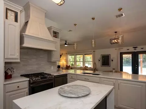 Kitchen - 1114 Wagon Rd, Wallis, TX 77485 photo 2 of 5