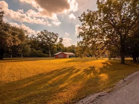 Exterior - 1114 Wagon Rd, Wallis, TX 77485 photo 13 of 18