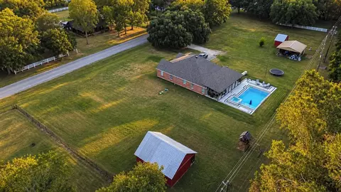 Exterior - 1114 Wagon Rd, Wallis, TX 77485 photo 12 of 18