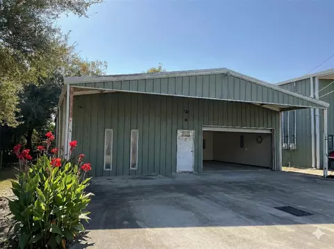 3814 Putnam Dr, Bacliff, TX 77518