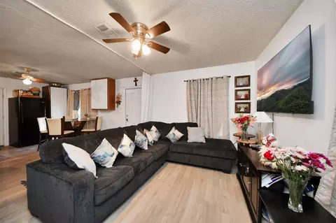 4926 Van Fleet St, Houston, TX 77033