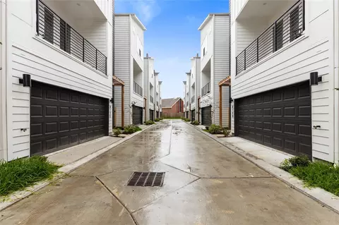 812 Elkhart St #D, Houston, TX 77091