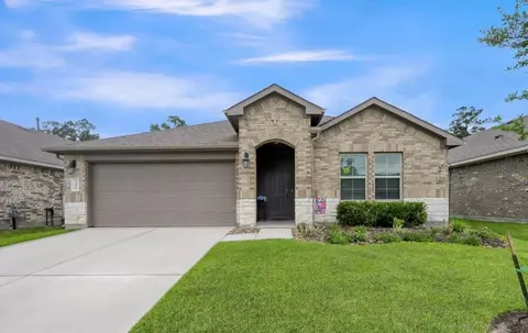 2290 Strong Horse Dr, Conroe, TX 77301