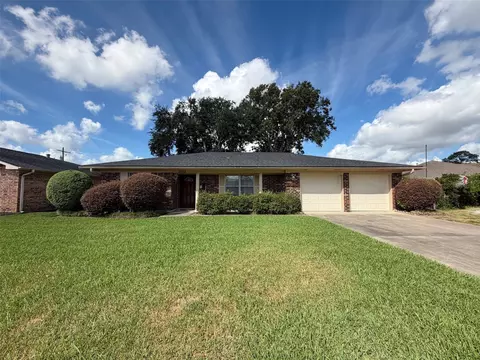 2702 Marilyn Ln, Port Neches, TX 77651