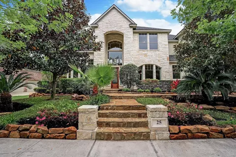 25 Club Oak Ct, Kingwood, TX 77339