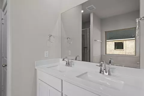 Bath - 12068 Moonlight Path Dr, Conroe, TX 77304 photo 2 of 3