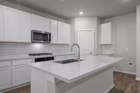 Kitchen - 12068 Moonlight Path Dr, Conroe, TX 77304 photo 2 of 5
