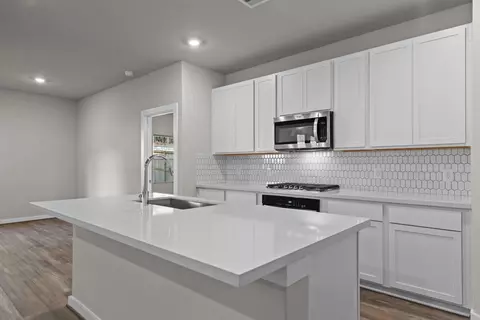 Kitchen - 12068 Moonlight Path Dr, Conroe, TX 77304 photo 4 of 5