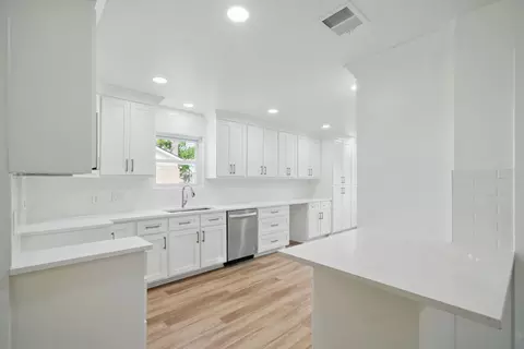 9711 Derrik Dr, Houston, TX 77080