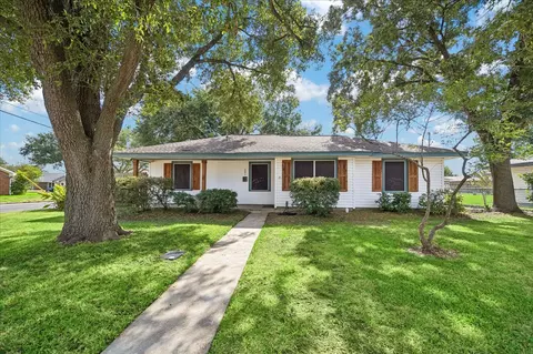 901 Ivy Ave, Deer Park, TX 77536
