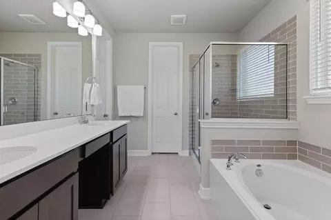 Bath - 3541 Cherrybark Gable Ln, Spring, TX 77386 photo 3 of 6