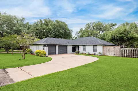 503 West St, Sealy, TX 77474