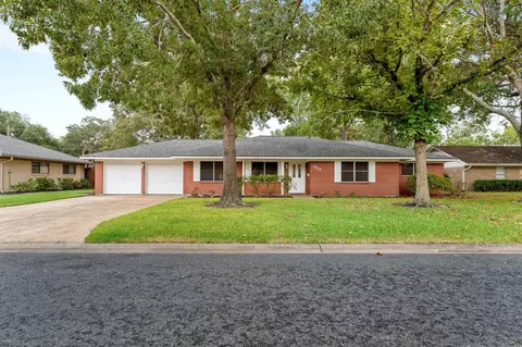 1317 Wallace St, El Campo, TX 77437