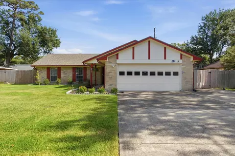 9814 Bayou Woods Dr, Baytown, TX 77521
