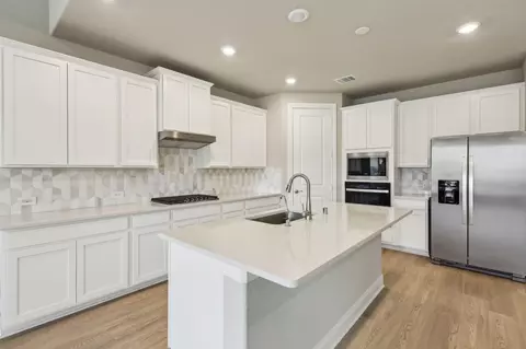 Kitchen - 2823 Clapbread Ln, Rosenberg, TX 77471 photo 2 of 3