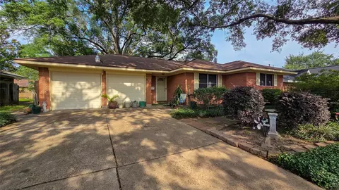 717 Mark St, Deer Park, TX 77536