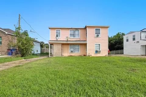 1028 5th Ave N, Texas City, TX 77590