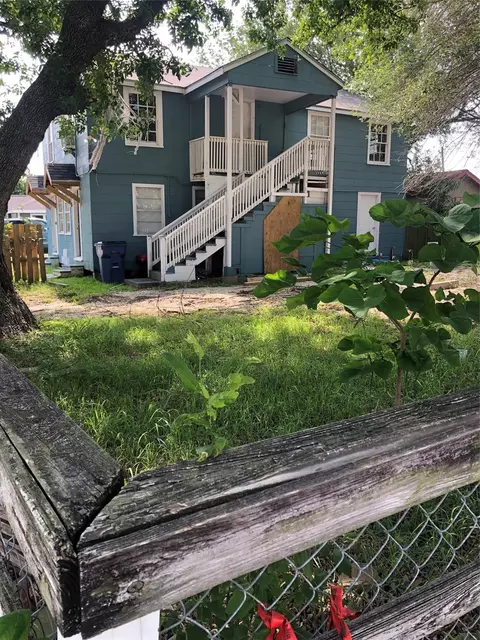 827 1st Ave N, Texas City, TX 77590