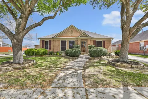 1864 Silent Shore Ct, League City, TX 77573