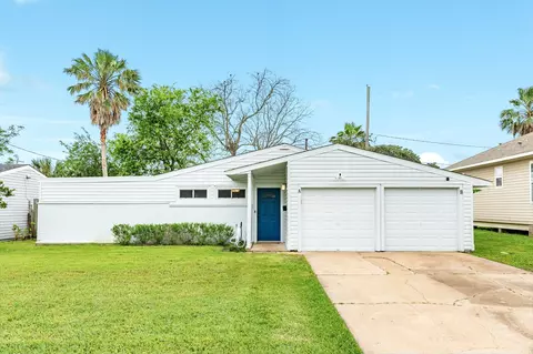 105 Marlin Ave, Galveston, TX 77550