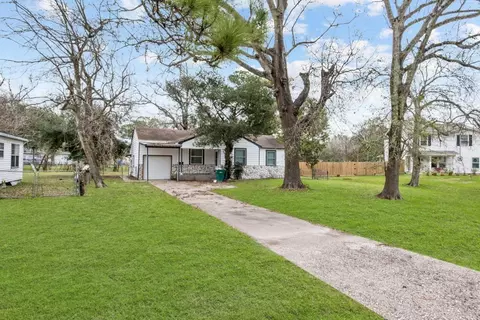 2217 Meadow Ln, La Marque, TX 77568