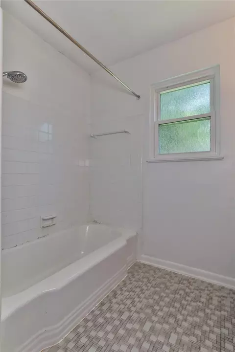 Bath - 1202 Mac Dr, Sweeny, TX 77480 photo 1 of 2
