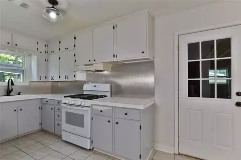 Kitchen - 1202 Mac Dr, Sweeny, TX 77480 photo 2 of 2