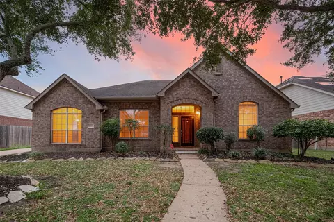 1608 Spring Glen Ln, Pearland, TX 77581