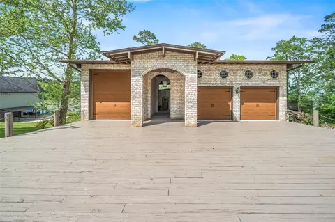 121 Holiday Ln, Coldspring, TX 77331