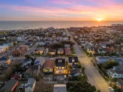 1322 Avenue L, Galveston, TX 77550