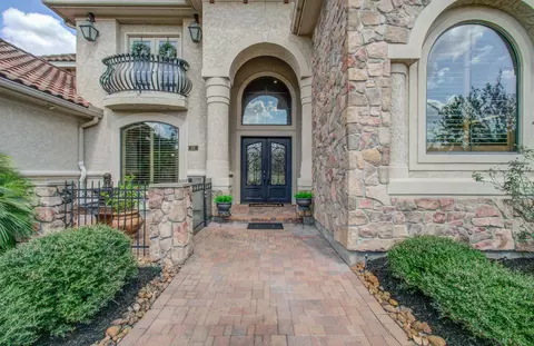 Exterior - 26 Post Shadow Estate Dr, Spring, TX 77389 photo 4 of 11