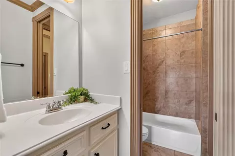 Bath - 26 Post Shadow Estate Dr, Spring, TX 77389 photo 5 of 6