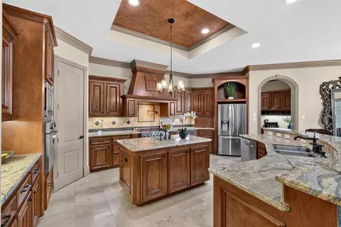 Kitchen - 26 Post Shadow Estate Dr, Spring, TX 77389 photo 3 of 6