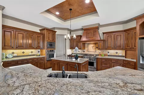 Kitchen - 26 Post Shadow Estate Dr, Spring, TX 77389 photo 5 of 6