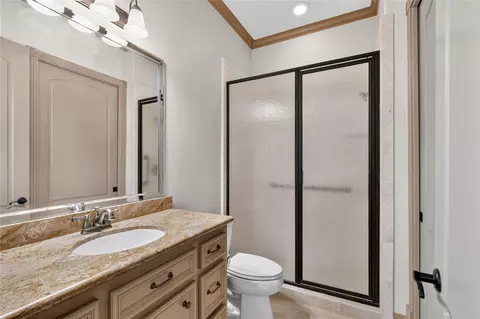 Bath - 26 Post Shadow Estate Dr, Spring, TX 77389 photo 4 of 6