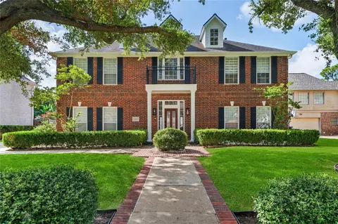 1221 Wedgewood Dr, Sugar Land, TX 77478