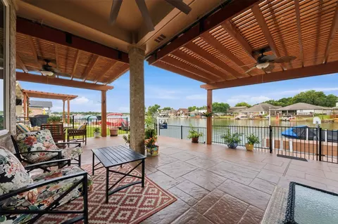 13681 Lakeside Place Dr, Willis, TX 77318