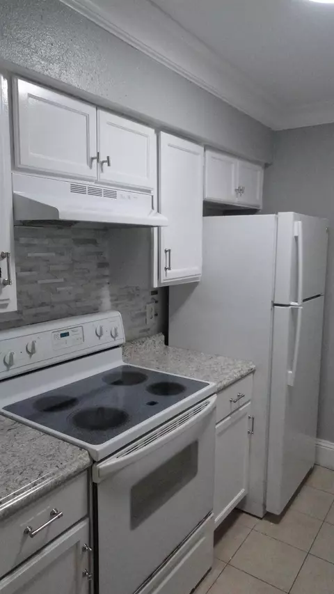 12500 Sandpiper Dr #13, Houston, TX 77035